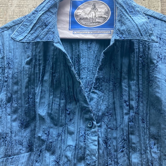 Croft’s & Barrow Embroidered Blue pleated Button Down Blouse - Picture 2 of 5